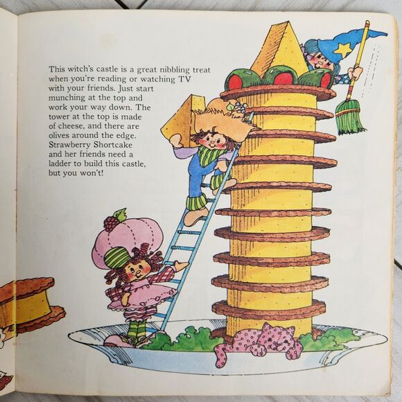 Strawberry Shortcake's Cooking Fun Vintage Book by Michael J. Smollin 1980 - Picture 9 of 15